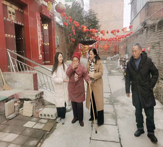 瑟瑟冬日 暖暖溫情——公司黨委、工會(huì)開展“送溫暖、送祝?！被顒?dòng)